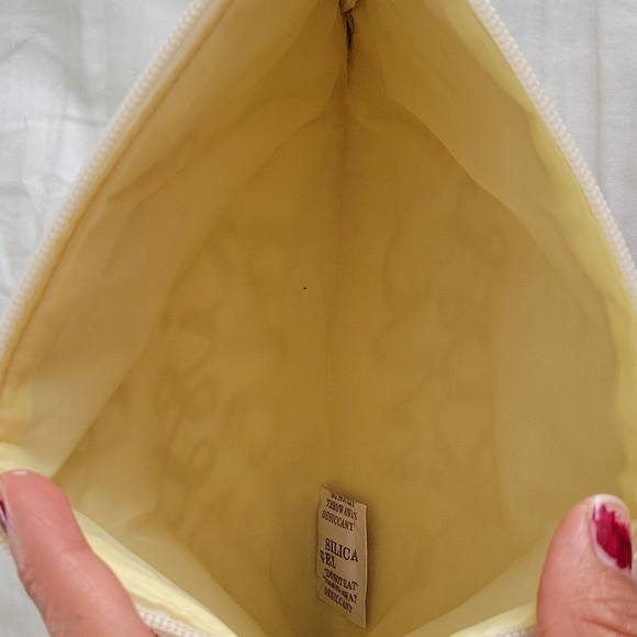 "So Kiss Me" make up bag clutch, NWT💗🎉🎊 - Picture 8 of 8